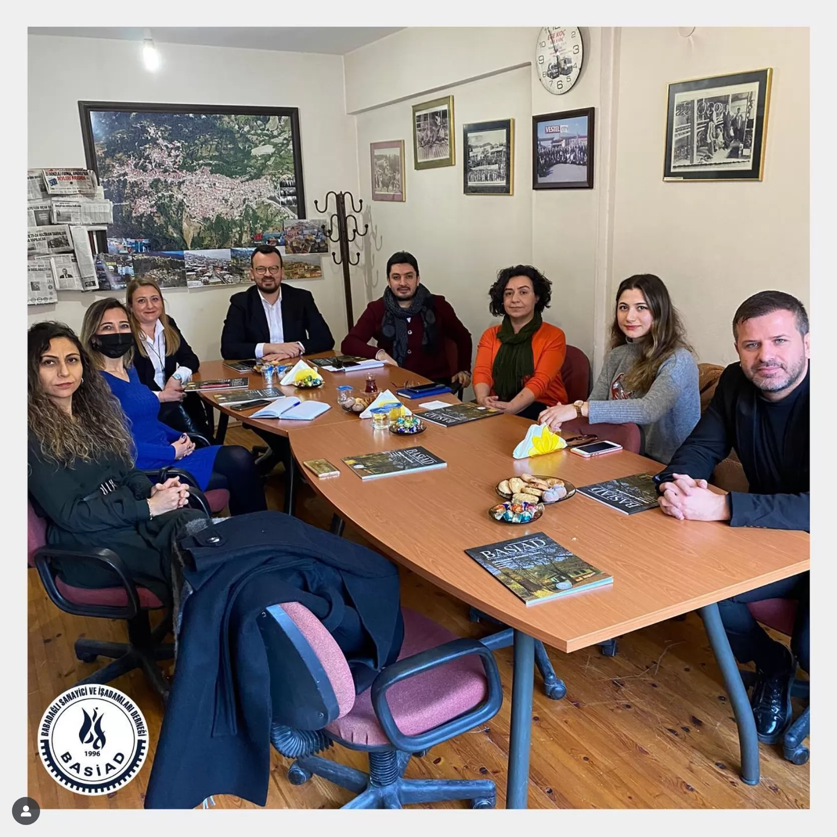 PAÜ Topluma Hizmet ve Sosyal Sorumluluk Uygulama ve Araştırma Merkezi ile birlikte “Eski Yeniler  projesine paydaş olan derneğimiz; proje kapsamında kullanılmayan kıyafet, ayakkabı, çanta ve oyuncakların bir duyuru yapılarak toplanmasını hedeflemekte.
