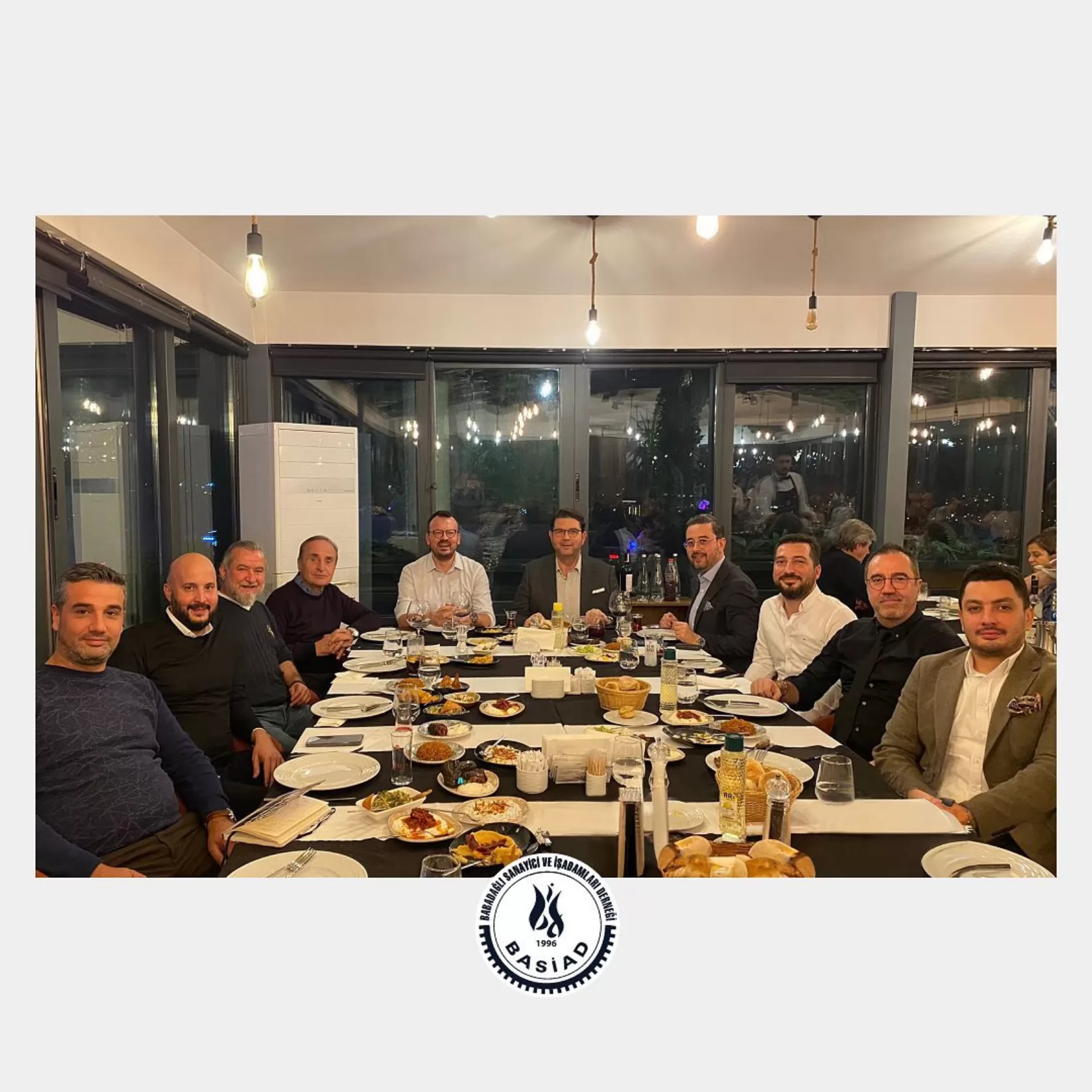 önceki dönem başkanlarımız; Zafer Katrancı, İsmail Yılmaz, Hüseyin Memişoğlu ve Selim Kasapoğlu ile bir araya geldiğimiz toplantıda etkinlik programlarımız ve çalışmalar hakkında istişarelerde bulunduk