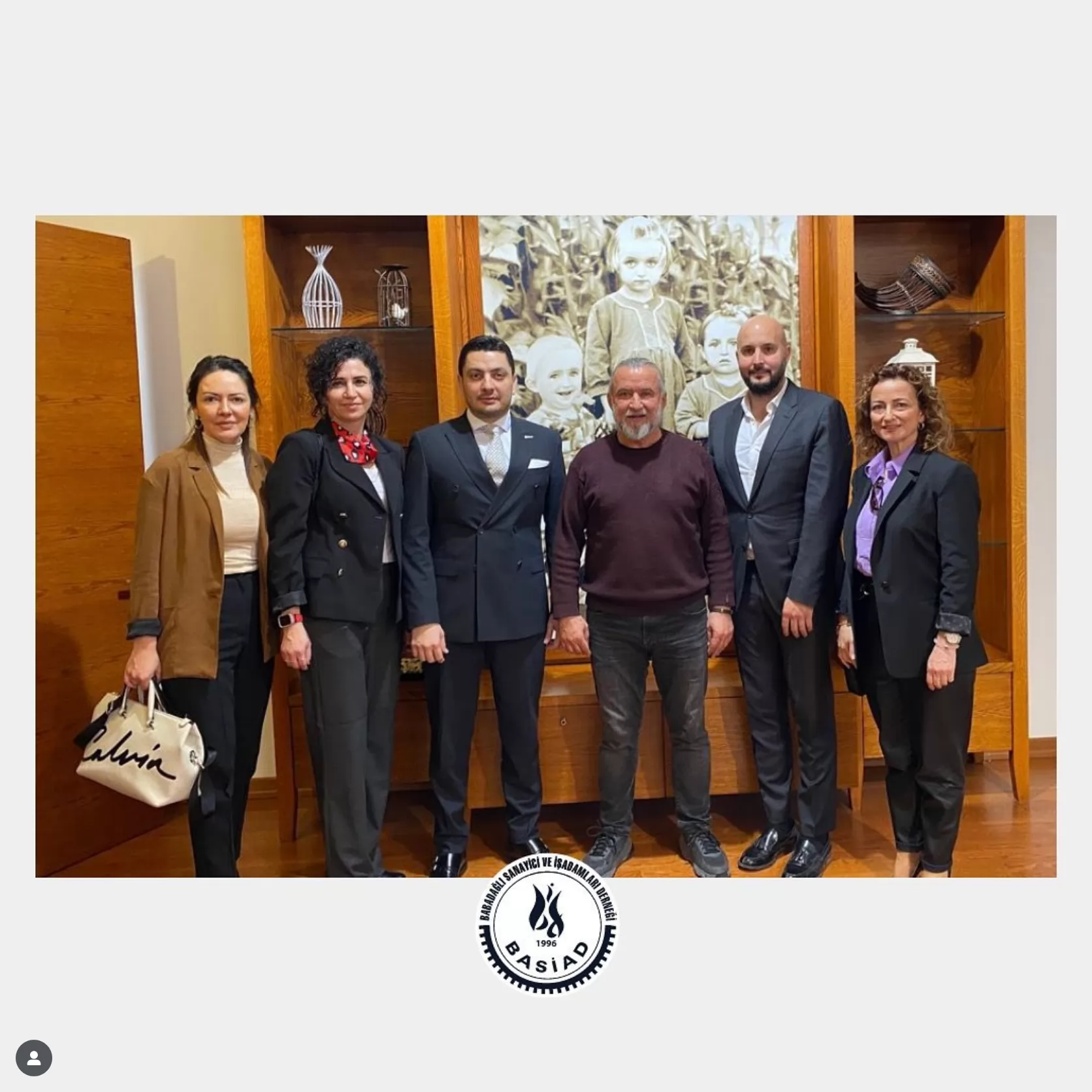 BASİAD Yönetim Kurulu olarak, eski dönem başkanlarımızdan Başarı Tekstil sahibi İsmail Yılmaz’ı ziyaret ettik. Misafirperverliği için kendisine teşekkür ederiz.