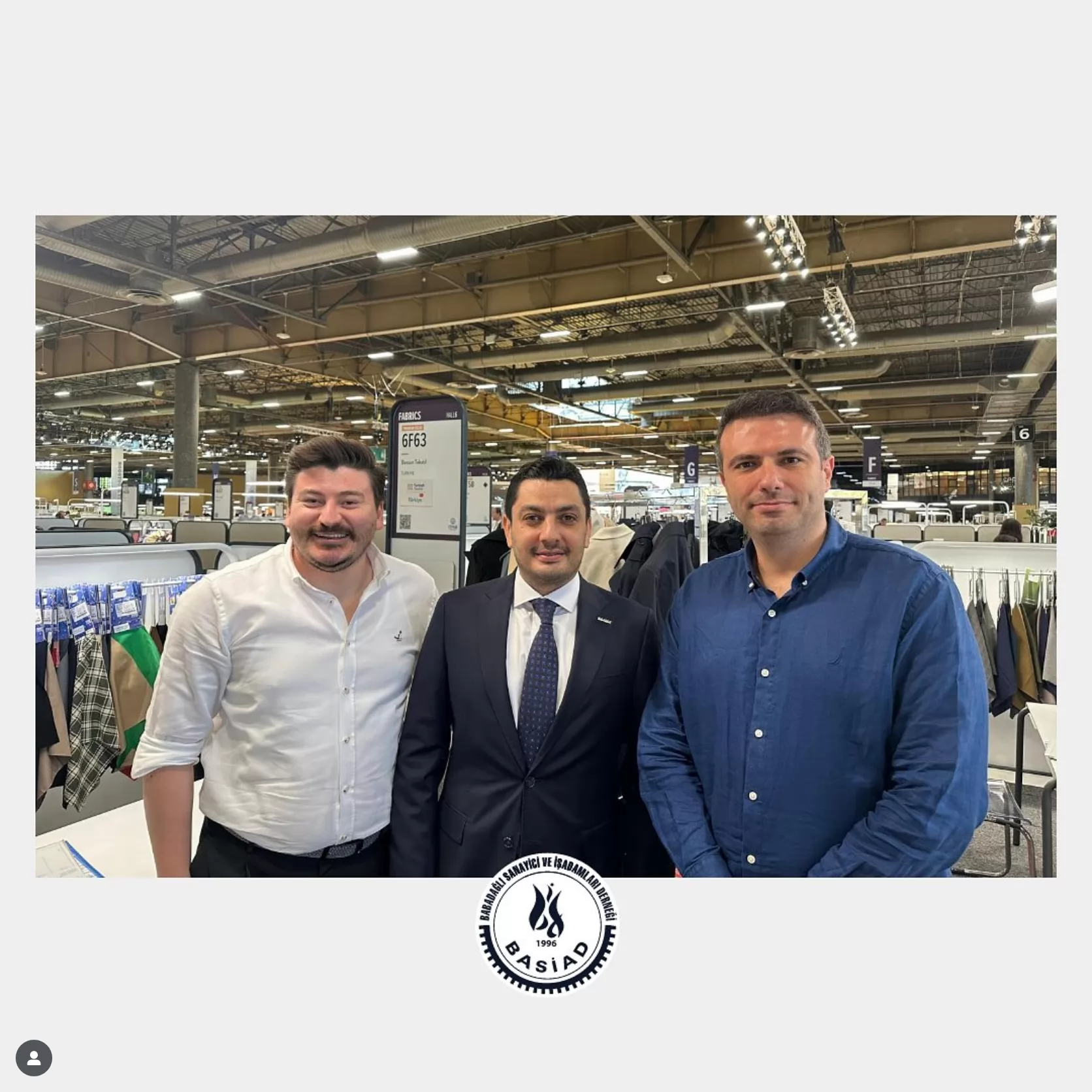 Premiere Vision Paris Fuarı’na katılım sağlayan üyemizlerimizden Bezsan Tekstil sahiplerinden Engin Akçay’ı ziyaret ettik. Misafirperverlikleri için kendilerine teşekkür ederiz.