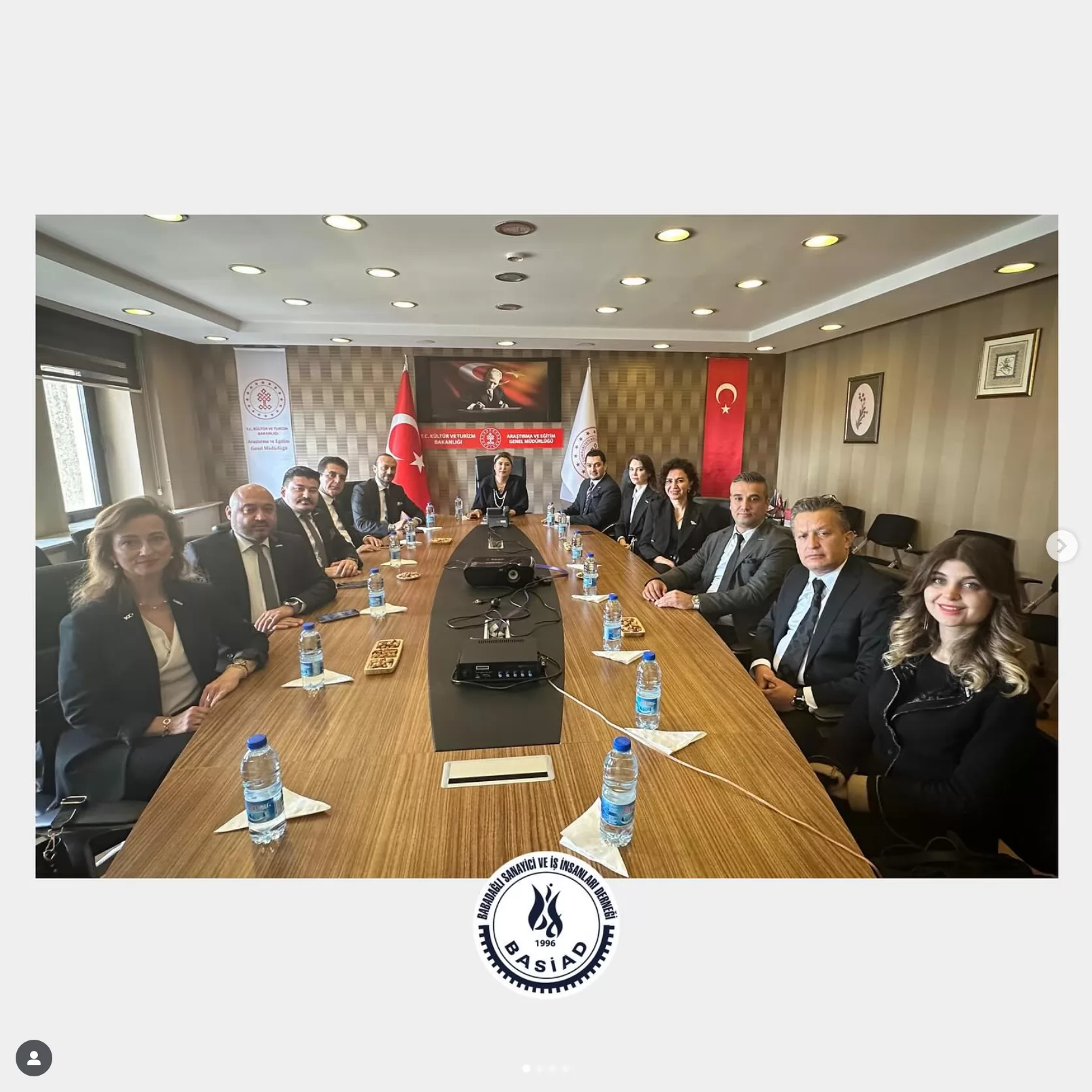 Denizlim Derneği Yönetim Kurulu Başkanı Sayın Mustafa Keysan ve kıymetli Yönetim Kurulu Üyelerinin misafirperverliğiyle BASİAD’ın Ankara ile olan irtibatları ve birlikte yol alınabilecek faaliyet alanları üzerine sohbet edildi.