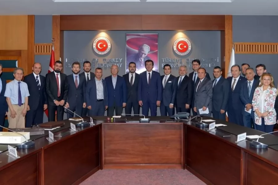 Yönetim Kurulu, T.C. Ekonomi Bakanı Nihat Zeybekci'yi makamında ziyaret etti.