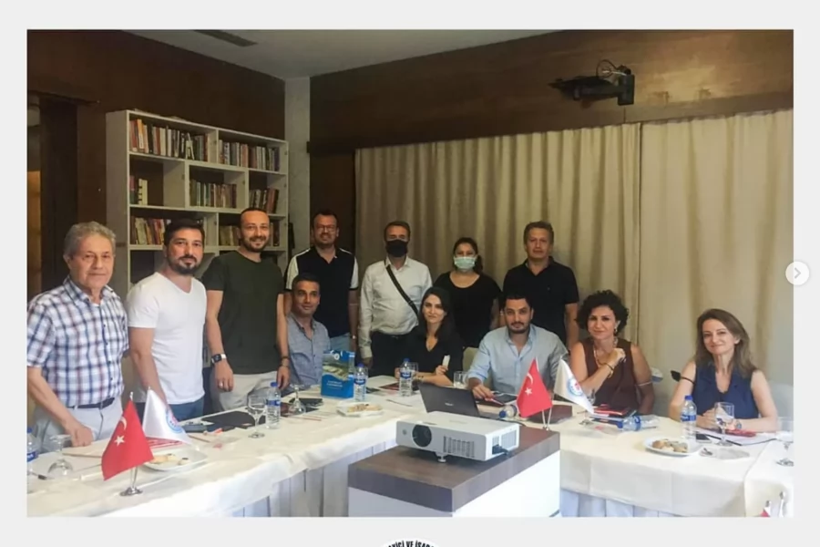 PAÜ Mühendislik Fakültesi Dekanı Prof. Dr. Kadir Kavaklıoğlu ve Kimya Mühendisliği Bölüm Başkan Yardımcısı Dr. Öğr. Üyesi Havva Boyacıoğlu’nun derneğimizin yönetim kuruluna yapmış olduğu ziyarette fikir alışverişi yaptık.