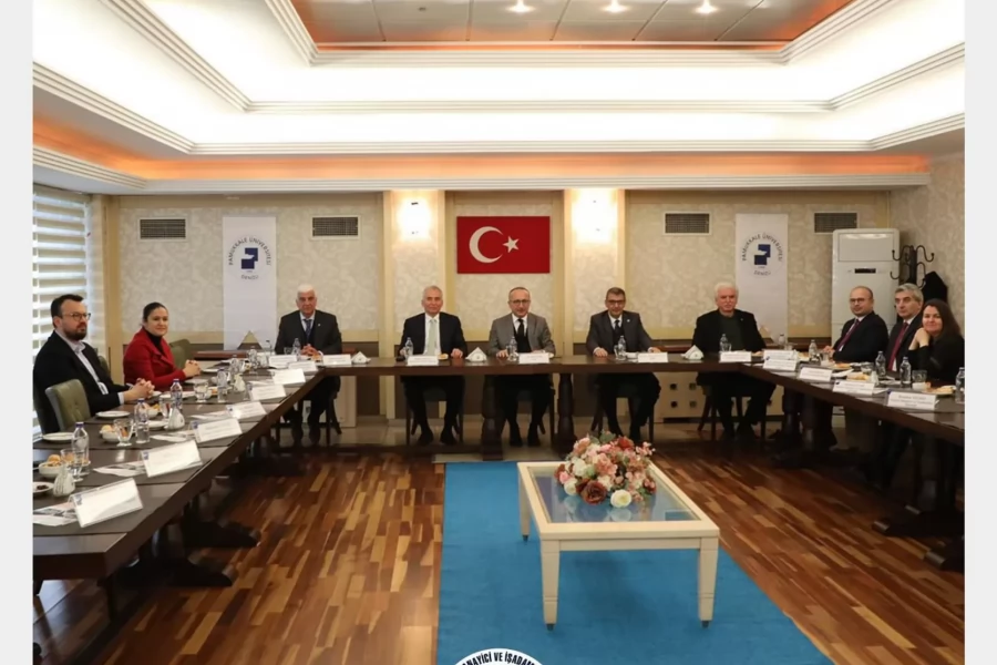 BASİAD Yönetim Kurulu Başkanı Sn. Şeref Arpacı’nın katıldığı toplantıda “İklim Değişimindeki Gelişmeler Işığında Finansal ve Yönetimsel Sürdürülebilirlik” ve “İzmir Kariyer Fuarı” hakkında istişareler yapıldı.