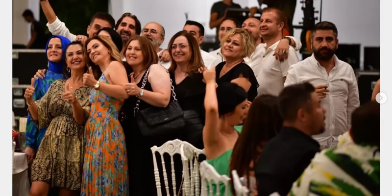 25. Yıl Gala Gecesi’ni bir arada kutlamanın mutluluğunu yaşadığımız bu güzel gecede bizleri yalnız bırakmayan değerli misafirlerimize teşekkür ederiz.