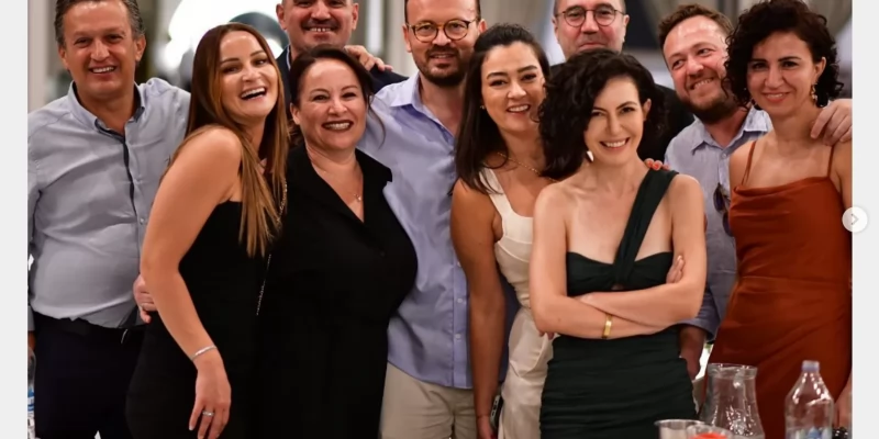 25. Yıl Gala Gecesi’ni bir arada kutlamanın mutluluğunu yaşadığımız bu güzel gecede bizleri yalnız bırakmayan değerli misafirlerimize teşekkür ederiz.