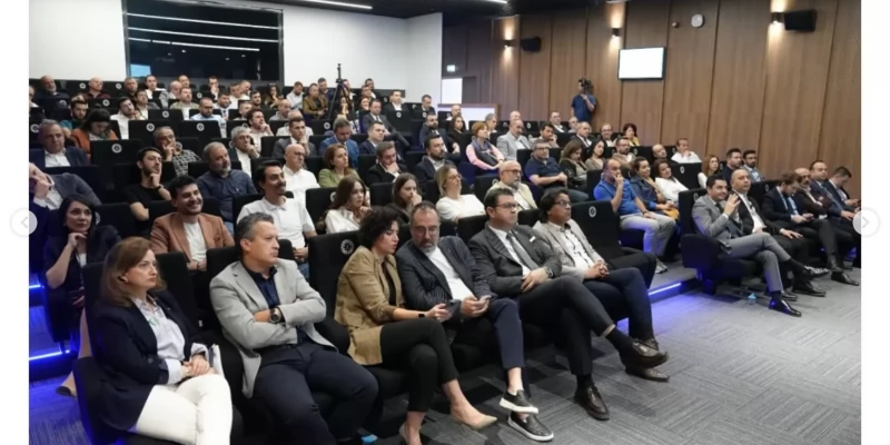 22 Nisan tarihinde düzenlemiş olduğumuz “Seçim Sonrası Türkiye Ekonomisi” panelinde konuşmacı olarak yer alan Prof. Dr. Ali Hakan Kara’ya ve Dr. Barış Esen’e, katılımcılarımıza ve sponsorlarımıza teşekkür ederiz.