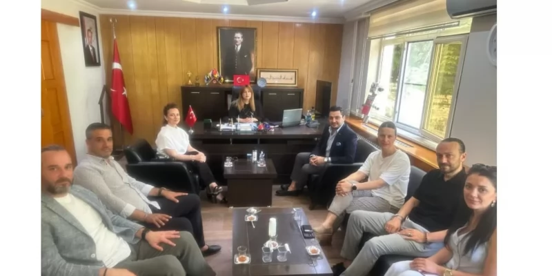 BASİAD Yönetim Kurulu Başkanı Doğan Değirmenci ve Yönetim Kurulu, Babadağ Kaymakamımız Fahrünnisa Şükran İlter Hanım’ı makamında ziyaret etti.  Sayın Kaymakamımıza misafirperverliği için teşekkür ederiz.