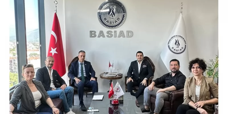 BASİAD Yönetim Kurulu Başkanı Doğan Değirmenci ve Yönetim Kurulu, Denizli Orman Bölge Müdürü Ahmet Köle’yi dernek ofisinde ağırladı.