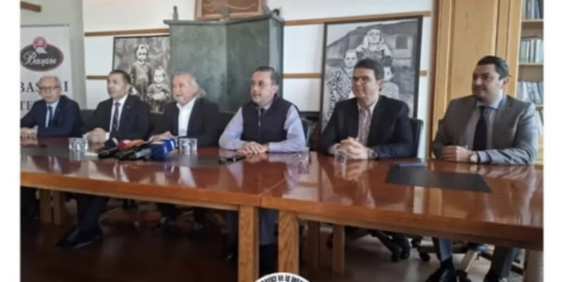 Üyemiz olan Başarı Tekstil firma sahibi geçmiş dönem Başkanımız İsmail Yılmaz’a destek olmak amacıyla, şirketin konkordatadan çıkış sürecine ilişkin düzenlenen basın toplantısına Derneğimiz Yönetim Kurulu Başkanı Doğan Değirmenci katıldı.