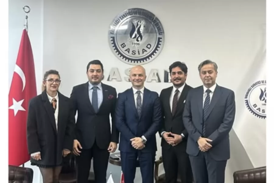 VakıfBank Denizli Ticari Şubesi Şube Müdürü Sayın Eray Yediler ve Portföy Yöneticisi Sayın Mehmet Saldıraycan, BASİAD dernek ofisini ziyaret etti.  Nazik ziyaretleri için kendilerine teşekkür ederiz.