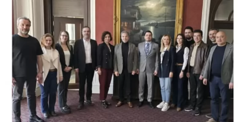 BASİAD Yönetim Kurulu toplantımızı bugün Denizli Anım Otel’de gerçekleştirdik. Toplantımız sırasında bizleri ziyaret ederek eşlik eden Anım Otel sahibi ve Gökhan Tekstil Yönetim Kurulu Başkanı Sayın Ahmet Gökşin ile gündeme, iş dünyasına ve derneğimizin çalışmalarına dair keyifli bir sohbet gerçekleştirdik. Nazik ev sahipliği için kendisine teşekkür ederiz.